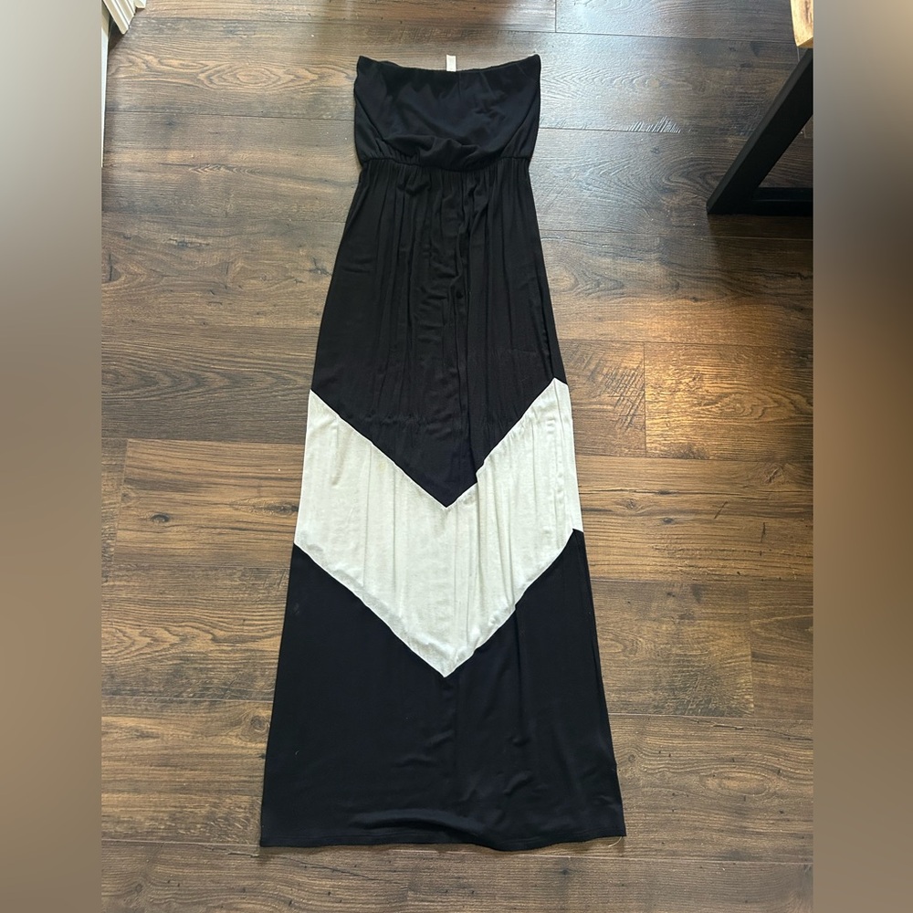 Vanilla Bay Black and White Pleated Strapless Sundress